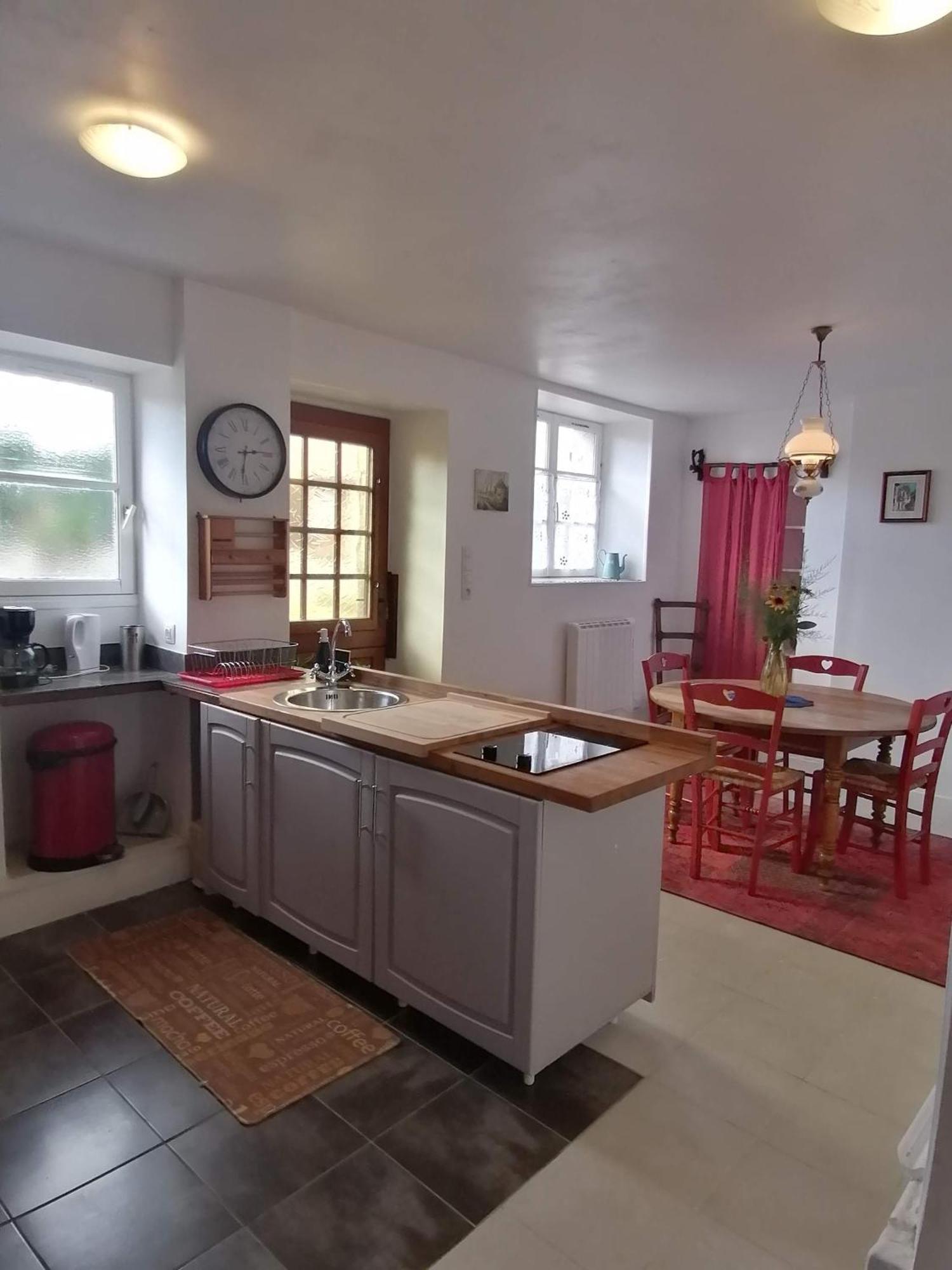 Holiday home Charmante Maison, Calme Et Nature A Posay *